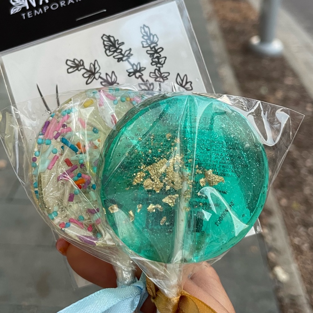 Meet your Posher, Rojita